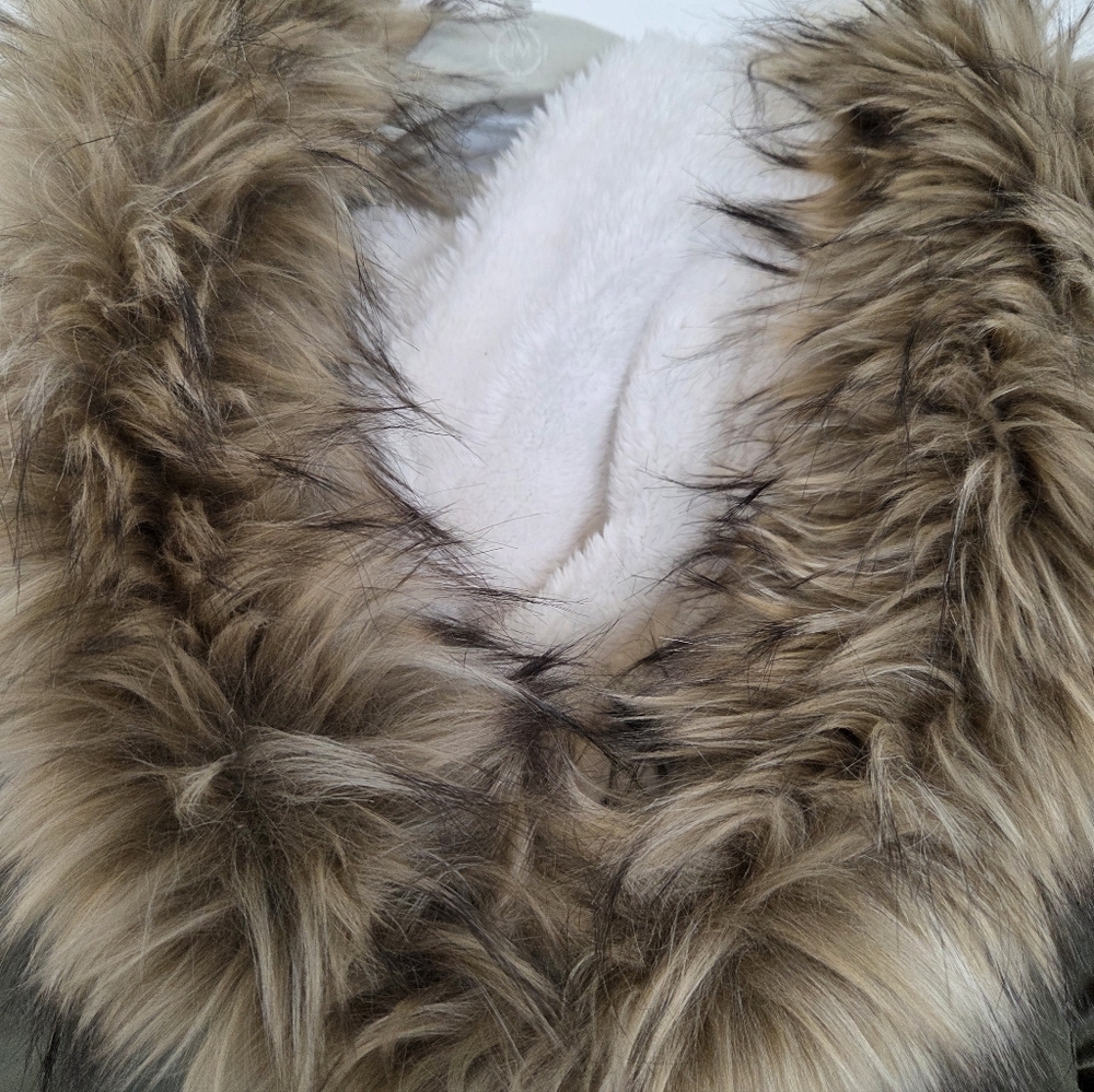 American Eagle, Olive Green Parka Jacket with Faux Fur Hood - Picture 3 of 10